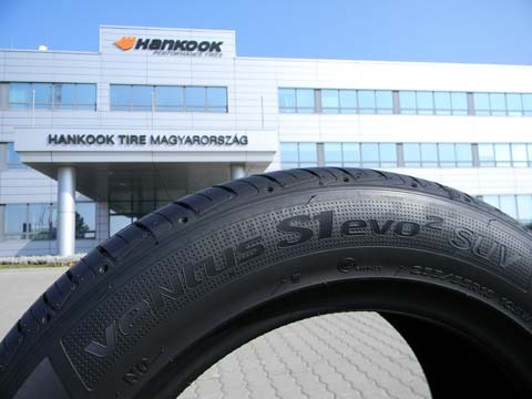 Hankook UHP tires fitted on Porsche Macan